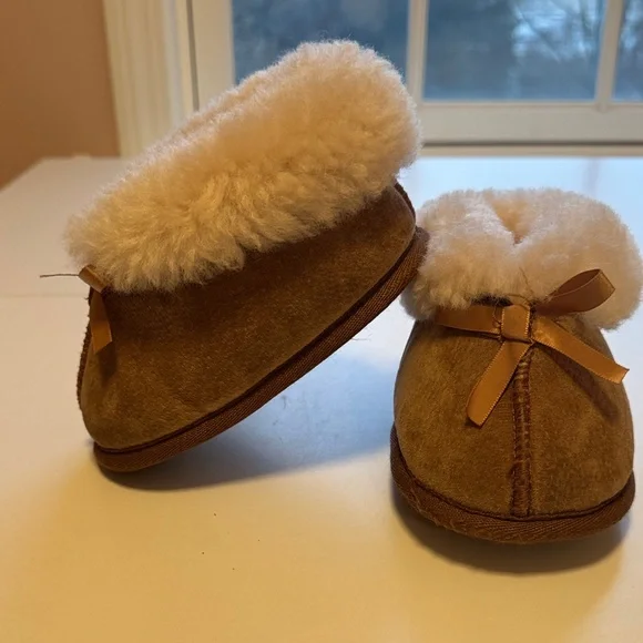 Lands' End Tan Kids Slippers with Faux Fur - Picture 2 of 4